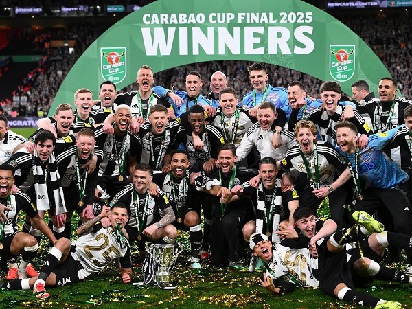 Newcastle United voitti mestaruuden 70 vuoden odotuksen jälkeen